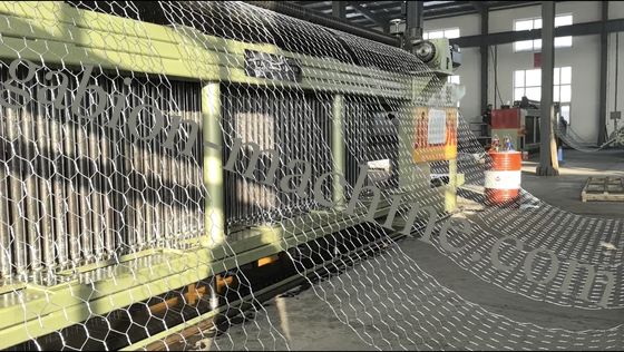 購入 220/380V電圧 ダブルツイスト六角金網機、5300mmの製織幅、7200x1530x2560mmの寸法 オンライン製造