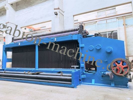 購入 二重ねじれ4*1m 88*122mm Gabionの網機械3.2mmはワイヤー195m/h網に電流を通しました オンライン製造