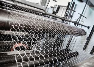 購入 3kW自動オイル システムが付いている台形60x80mmのチェーン・リンクの網機械 オンライン製造