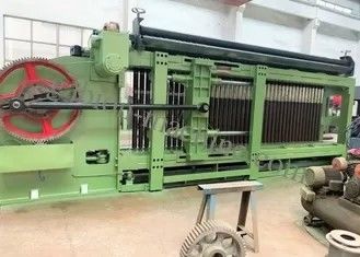 購入 二重ねじれ自動オイル システムが付いている六角形ワイヤー網機械 オンライン製造