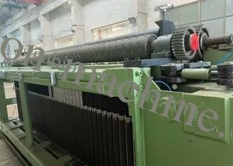 購入 3.0mm自動電流を通されたワイヤー網機械、金網の編む機械 オンライン製造