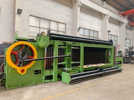 購入 カスタマイズされた2000mmの幅15kwの六角形の網機械は二重ねじれGabion WireNettingに電流を通した オンライン製造