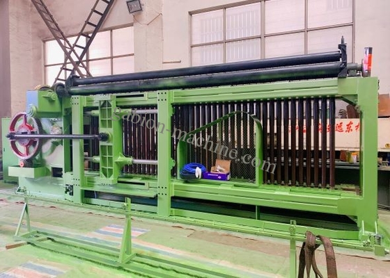 購入 山腹のための2.6mmの熱い電流を通されたワイヤーが付いている低雑音の六角形の得る機械 オンライン製造